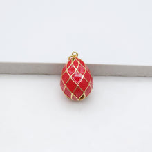 Cargar imagen en el visor de la galería, Colgante de huevo jumbo esmaltado 3D, huevo rayado, chapado en oro de 18 quilates, para pulseras, collares y accesorios de joyería S20446