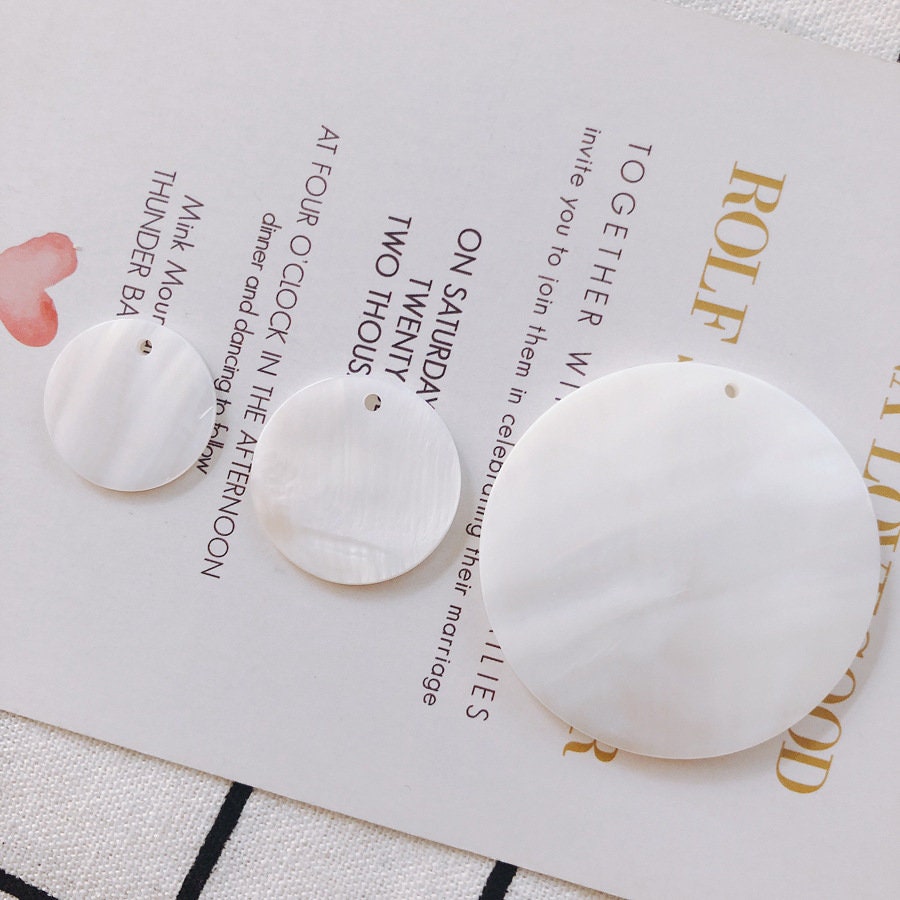 10 colgantes redondos de concha, dijes de concha, accesorios para aretes y bisutería MY107