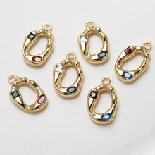 Cargar imagen en el visor de la galería, Colgante de circonitas cúbicas de colores, ovalado irregular, con forma de corazón, calado, chapado en oro de 18 quilates, GZ382