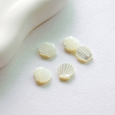 Scallop Shape White Mother-of-Pearl, MOP Shell Pendant, Fan-shaped White Nacre, Shell Charm, Mother of Pearl Jewelry Making Findings RY008