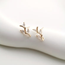Load image into Gallery viewer, 4pcs Gold Leaf Earring Post With Loop, S925 Silver Ear Pin Nickel Free Earrings, CZ Pave Ear Stud, Hypoallergenic Earring Findings ZX039