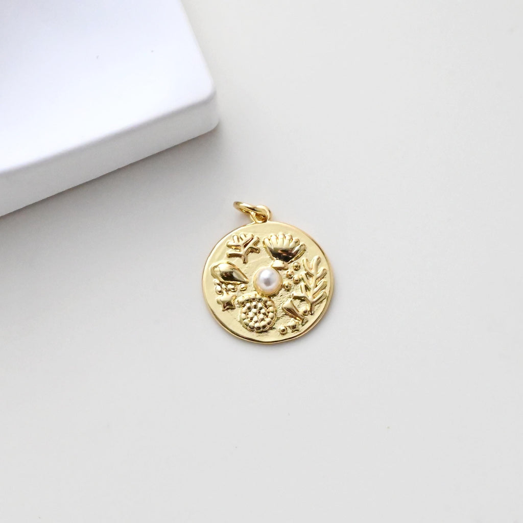 Round Badge Pendant, Star pendant, CZ Pave Pendant, 18K Gold Plated, Necklace Making Charm, Jewelry Findings S1305
