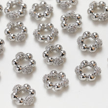 Cargar imagen en el visor de la galería, Cuentas espaciadoras redondas con forma de flor de corazón, chapadas en oro de 14 quilates, cuentas con espaciado de agujeros de circonita, cuentas para hacer collares y aretes, accesorios de joyería SC014