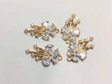 Cargar imagen en el visor de la galería, Dije de flor, colgante de flor de cristal de circonita cúbica, dijes para pendientes de circonita cúbica, dijes para pendientes de latón chapado en oro auténtico, accesorios de joyería STG019-F204