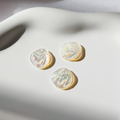 Unicorn White Mother-of-Pearl, MOP Shell Pendant, Engraved White Nacre, Shell Charm, Round Shell Jewelry Making Findings RY032