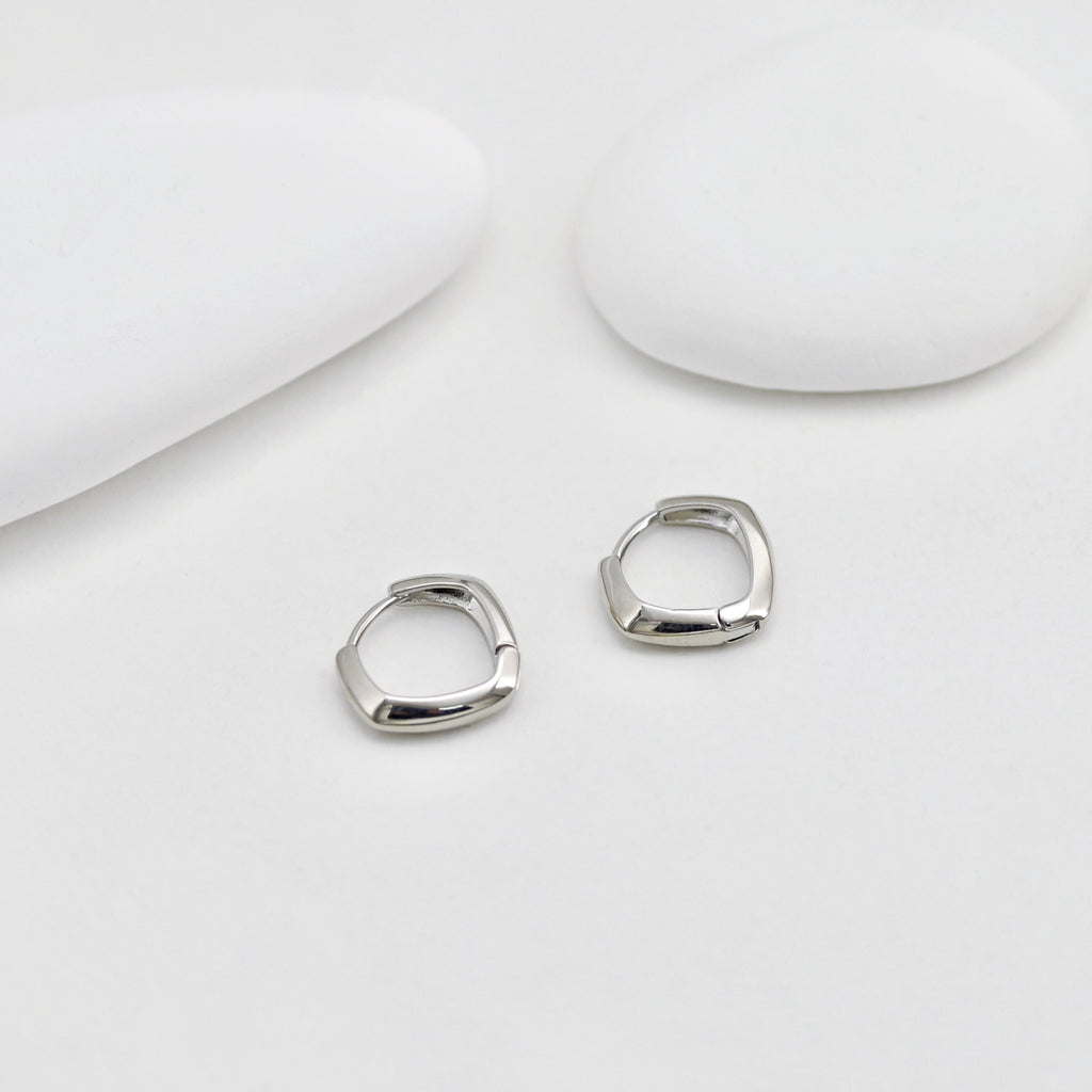 Geometric Rhombus Hoop, Minimalist Everyday Earrings, 15mm, 18K Gold Plated Leverback Earrings, Huggie Hoops Earring D0541