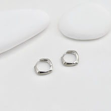 Load image into Gallery viewer, Geometric Rhombus Hoop, Minimalist Everyday Earrings, 15mm, 18K Gold Plated Leverback Earrings, Huggie Hoops Earring D0541