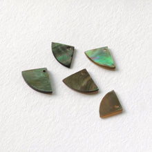 Load image into Gallery viewer, Fan Shape Black Mother-of-Pearl, MOP Shell Pendant, Engraved Black Nacre, Shell Charm, Shell Jewelry Making Findings RY042