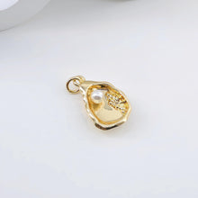 Load image into Gallery viewer, Gold Plated Seashell Charm, Seashell Pendant, 18k Gold Plated Brass, Bracelet Making, Jewelry Findings S1291