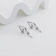 تحميل الصورة إلى عارض المعرض، قرط أذن غير منتظم على شكل سائل ذائب، ذهب/فضة عيار 14 قيراطًا، خالٍ من النيكل، قرط أذن مع حلقة ZX276