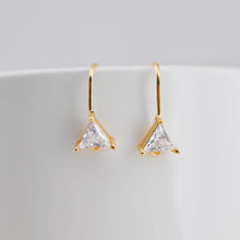 Cargar imagen en el visor de la galería, Alambres para pendientes chapados en oro de 18 quilates, ganchos triangulares con pavé cúbico, sin níquel, ganchos de pez, alambres para joyería ZX310