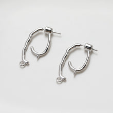 Cargar imagen en el visor de la galería, Pendientes de botón con forma geométrica irregular, oro/plata de 14 quilates, pasador de plata S925 sin níquel, aretes circulares con aro GE104