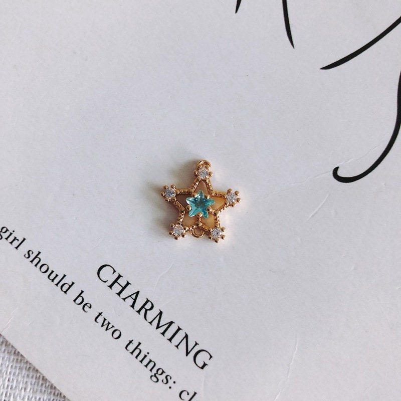 10 dijes de estrella diminutos, colgante de estrella cúbica de cristal, conector de estrella, chapado en oro de 18 quilates, dijes para collar, accesorios de joyería MY067-F051