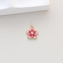 Cargar imagen en el visor de la galería, Dijes de flores esmaltadas pequeñas, colgante chapado en oro de 18 quilates, dijes para collares y pendientes, accesorios para bisutería S1319