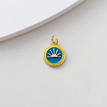 Cargar imagen en el visor de la galería, Colección de dijes ovalados de esmalte, corazón, flor y ola, chapados en oro de 18 quilates, para crear collares y accesorios de joyería S1389