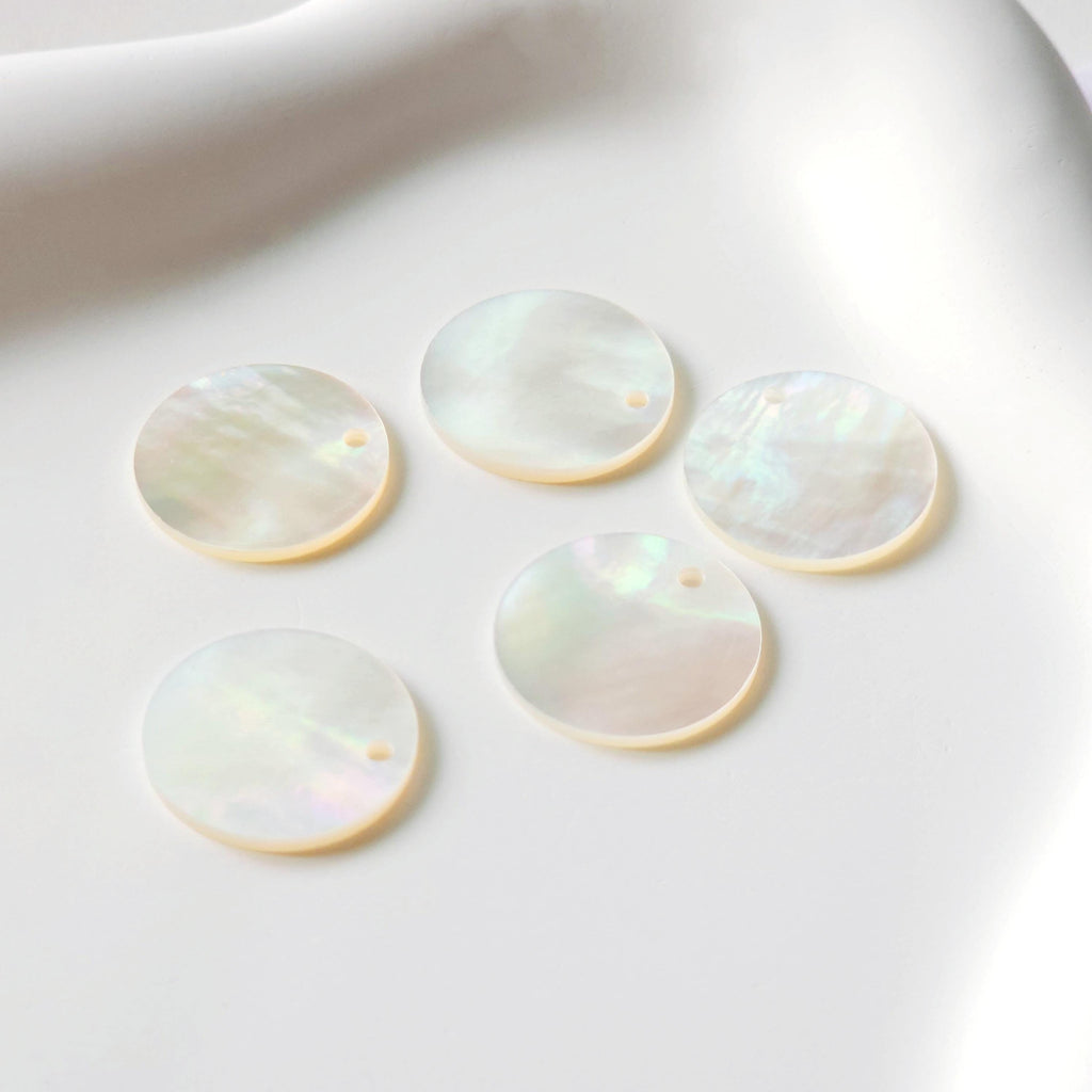 10 colgantes de concha redondos, dijes de concha, accesorios para aretes y bisutería RY036