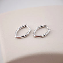 Load image into Gallery viewer, Gold Drop Shape Hoop Earring, 17*12mm, 18K Gold Plated Leverback Earrings, Huggie Hoops Earring D0127