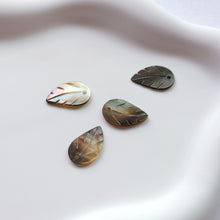 Load image into Gallery viewer, Leaf Shape Black Mother-of-Pearl, MOP Shell Pendant, Black Nacre, Shell Charm, Mother of Pearl Jewelry Making Findings RY005