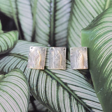 Load image into Gallery viewer, Maria White Mother-of-Pearl, MOP Shell Pendant, Engraved Maria White Nacre, Pearl Oyster, Rectangular Shell Jewelry Making Findings RY073