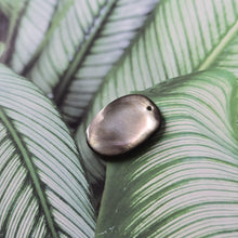 Load image into Gallery viewer, Black Pearl Oyster Pendatn, Black Oval Shape Mother-of-Pearl, MOP Shell, Shell Charm, Round Shell Jewelry Making Findings RY068