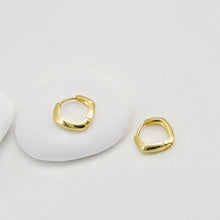 Load image into Gallery viewer, Geometric Rhombus Hoop, Minimalist Everyday Earrings, 15mm, 18K Gold Plated Leverback Earrings, Huggie Hoops Earring D0541