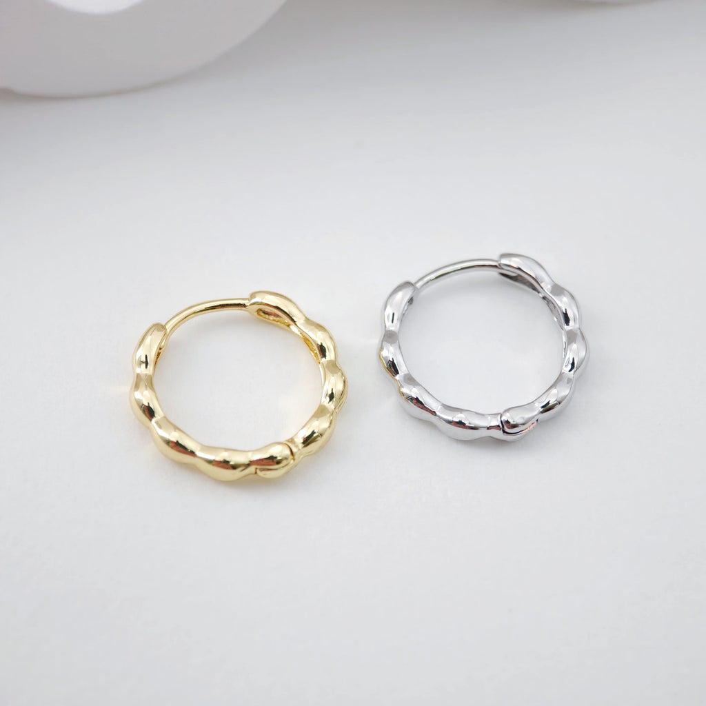 Gold Wavy Hoop Earring, 16mm, 18K Gold Plated Leverback Earrings, Huggie Hoops Earring D0104