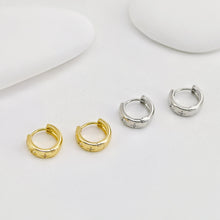 Cargar imagen en el visor de la galería, Aros de circonita cúbica con forma de estrella, redondos, de 14 mm, chapados en oro de 18 quilates, con cierre de palanca, D0526