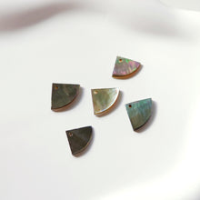 Load image into Gallery viewer, Fan Shape Black Mother-of-Pearl, MOP Shell Pendant, Engraved Black Nacre, Shell Charm, Shell Jewelry Making Findings RY042