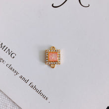 Cargar imagen en el visor de la galería, 10 conectores cuadrados de resina con colgante de lámina dorada, pavé de circonitas cúbicas, para pulsera y collar, chapado en oro de 14 quilates, accesorios de joyería MY055-F002