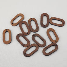 تحميل الصورة إلى عارض المعرض، قطعتان من دلايات الخشب الهندسية على شكل بيضاوي، قلادة خشبية من خشب الجوز المُعاد تدويره، أقراط خشبية بتصميم هندسي مميز، أفكار يدوية الصنع JT954