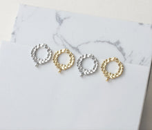 تحميل الصورة إلى عارض المعرض، أقراط أذن من الفضة الإسترليني عيار 925، مصنوعة من الذهب/الفضة، خالية من النيكل، بتصميم مفتوح على شكل ورقة شجر مع حلقة، JJ021