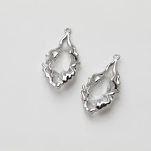 تحميل الصورة إلى عارض المعرض، قرط غير منتظم مرصع بأحجار الزركونيا المكعبة مع حلقات، مطلي بالذهب/الفضة عيار 14 قيراطًا، دبوس فضة S925 خالٍ من النيكل، أداة تحديد القرط المضادة للحساسية GE102