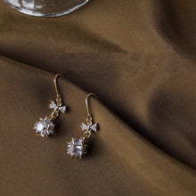 Cargar imagen en el visor de la galería, 10 dijes de pajarita con pavé de circonita cúbica, colgante de pajarita con cristal de circonita cúbica, colgante para pulsera y collar, chapado en oro, accesorios de joyería STG004-F222