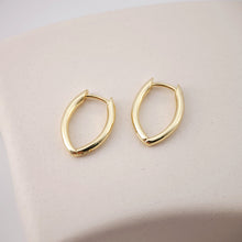 Load image into Gallery viewer, Gold Drop Shape Hoop Earring, 17*12mm, 18K Gold Plated Leverback Earrings, Huggie Hoops Earring D0127