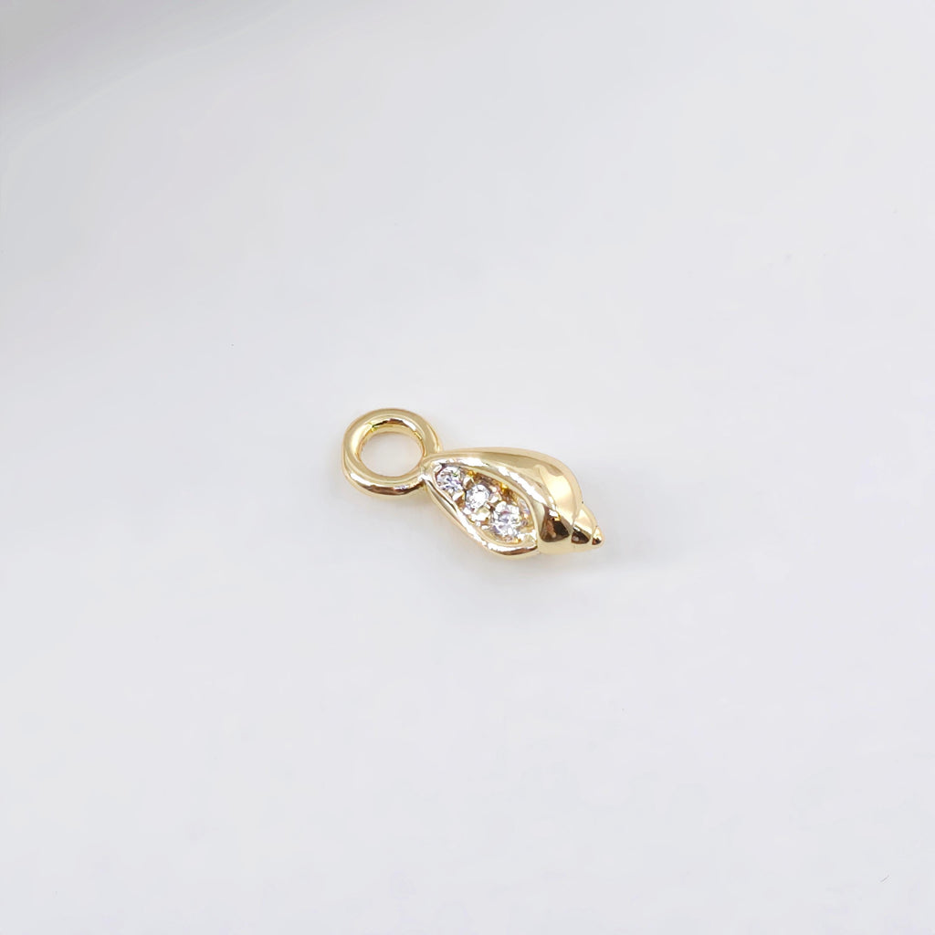 Gold Plated Seashell Charm, Seashell Pendant, 18k Gold Plated Brass, Bracelet Making, Jewelry Findings S1291