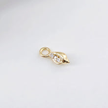 Load image into Gallery viewer, Gold Plated Seashell Charm, Seashell Pendant, 18k Gold Plated Brass, Bracelet Making, Jewelry Findings S1291