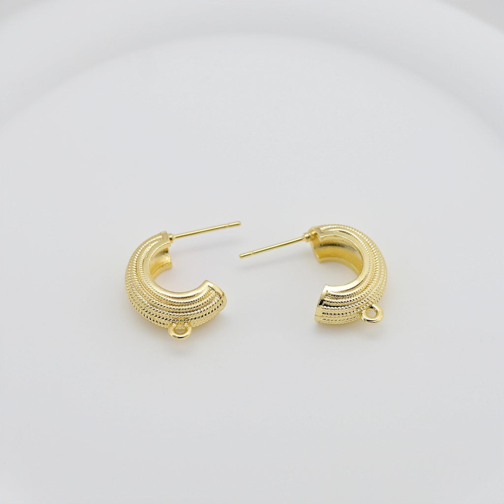 Pendientes de botón en forma de C, chapados en oro de 18 quilates, sin níquel, hipoalergénicos, D0353