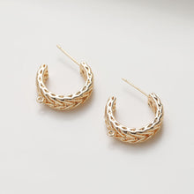 Cargar imagen en el visor de la galería, Pendientes de botón en forma de C, chapados en oro de 14 quilates y plata de ley 925, sin níquel, hipoalergénicos, JG044-D0360