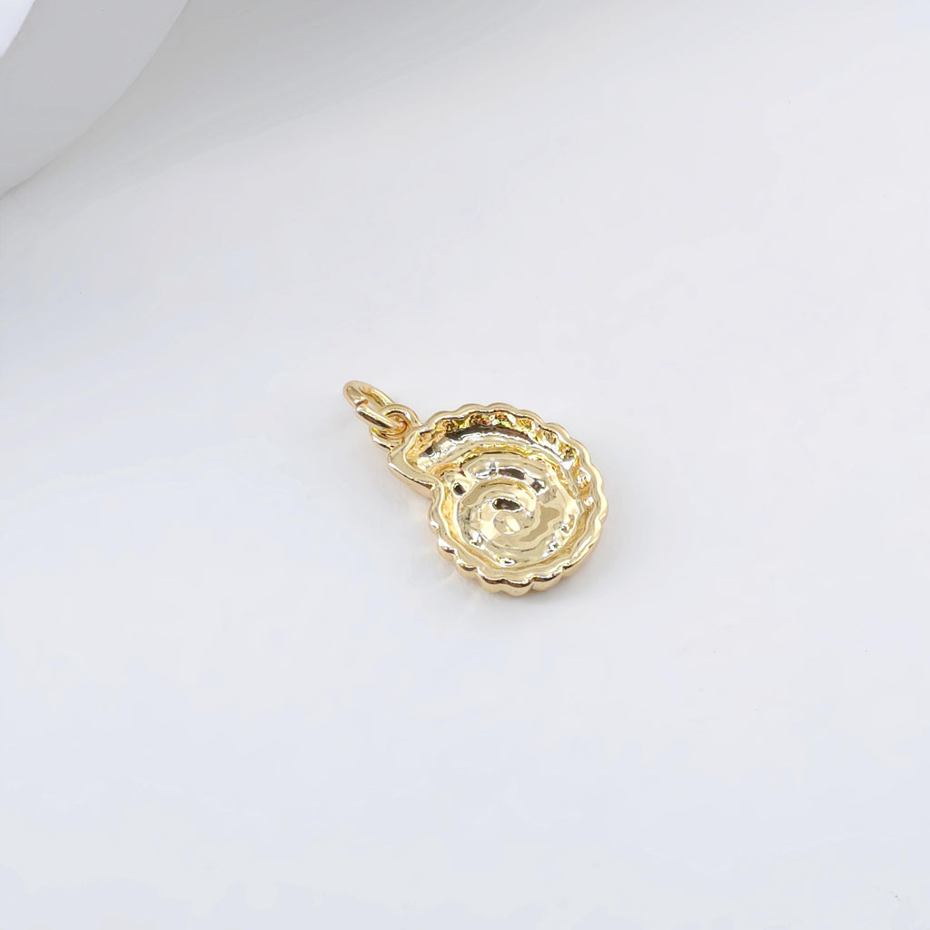 Gold Plated Seashell Charm, Seashell Pendant, 18k Gold Plated Brass, Bracelet Making, Jewelry Findings S1291