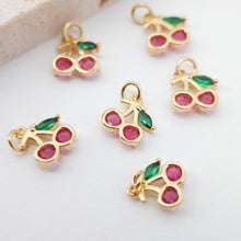 Cargar imagen en el visor de la galería, 2 dijes de cereza roja de 9 x 8 mm, chapados en oro de 18 quilates, con pavé cúbico, para collar, accesorios de joyería S627