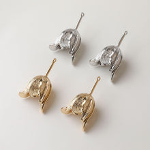 Load image into Gallery viewer, Flower Connector, 14K Gold Plated Flower Connector Charms For Earring Necklace Making, Jewelry Findings GZ748