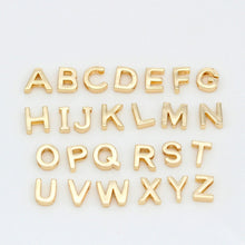 Cargar imagen en el visor de la galería, Cuentas con letras del alfabeto en oro brillante de 18 quilates, cuentas con iniciales, dijes de letras, huecos de doble cara, cuentas con iniciales para collar y pulsera S264