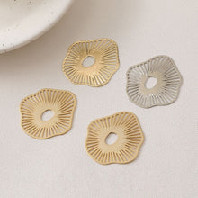 Cargar imagen en el visor de la galería, Colgante calado irregular, chapado en oro de 14 quilates, oro mate y plata, colgante para collar ZZ099