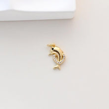 Cargar imagen en el visor de la galería, Dijes de delfín, dijes de vida marina bañados en oro de 18 quilates, pavé de circonitas, colgante de vida marina, dije para hacer collares, accesorios de joyería S1324