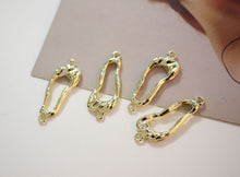 Cargar imagen en el visor de la galería, 10 colgantes irregulares calados, chapados en oro de 14 quilates, colgantes de gota, colgantes para collares, accesorios para bisutería ZZ083