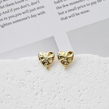 تحميل الصورة إلى عارض المعرض، أقراط على شكل قلب مطروق، مطلية بالذهب عيار 18 قيراطًا، خالية من النيكل، دبوس من الفضة الاسترلينية S925، أقراط أذن مضادة للحساسية، رقم المنتج D0437