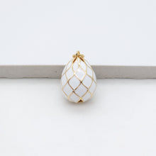Cargar imagen en el visor de la galería, Colgante de huevo jumbo esmaltado 3D, huevo rayado, chapado en oro de 18 quilates, para pulseras, collares y accesorios de joyería S20446