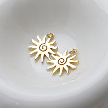 Load image into Gallery viewer, 14k Gold Sun Charm, Sun With Rays Pendant, 18.4*21.6mm, Necklace Making Charm, Jewelry Findings GT024-S20673