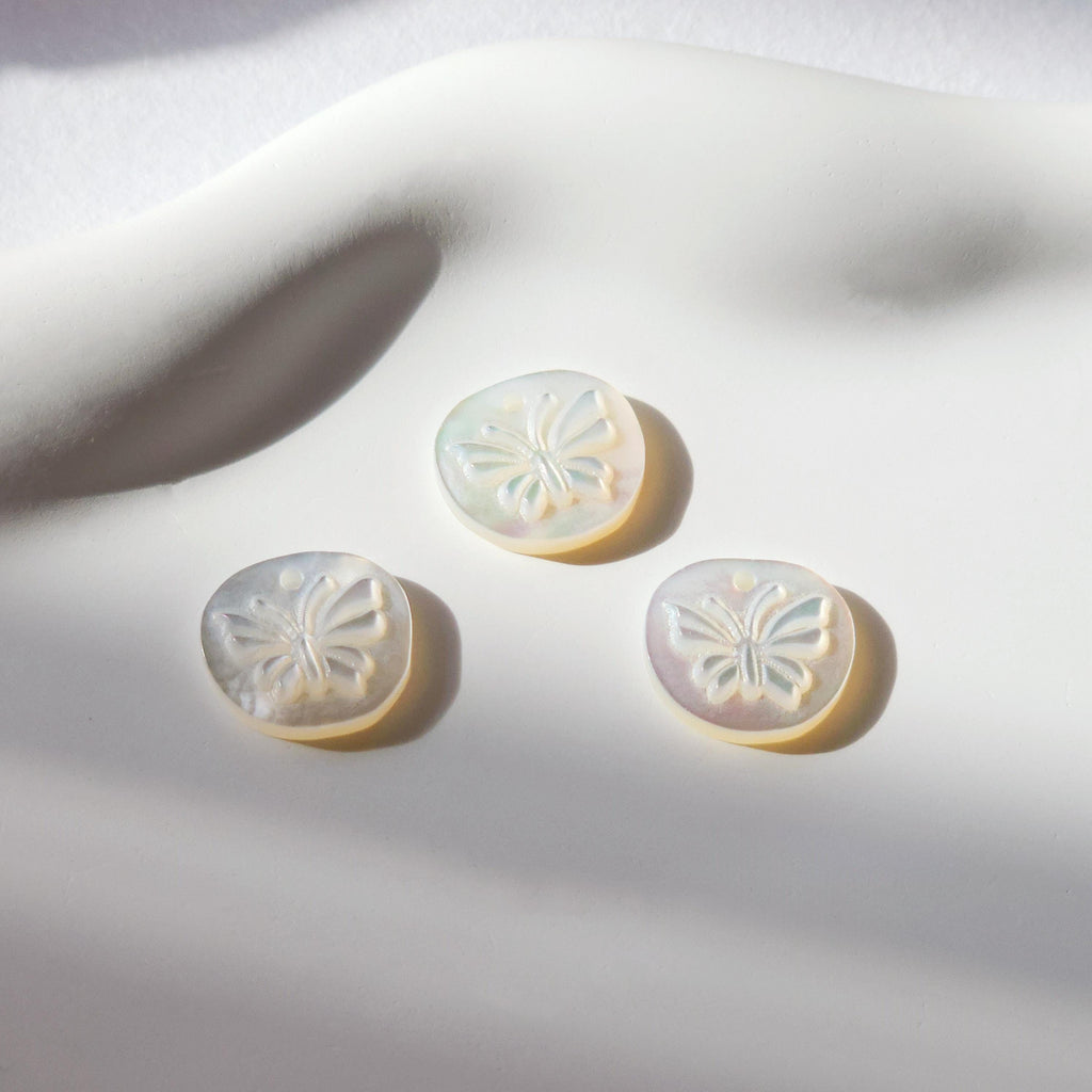 Butterfly White Mother-of-Pearl, MOP Shell Pendant, Engraved White Nacre, Shell Charm, Round Shell Jewelry Making Findings RY033