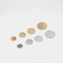 Cargar imagen en el visor de la galería, 10 colgantes redondos chapados en oro de 14 quilates con aro, dije redondo de plata, accesorios para bisutería QR041-D0010